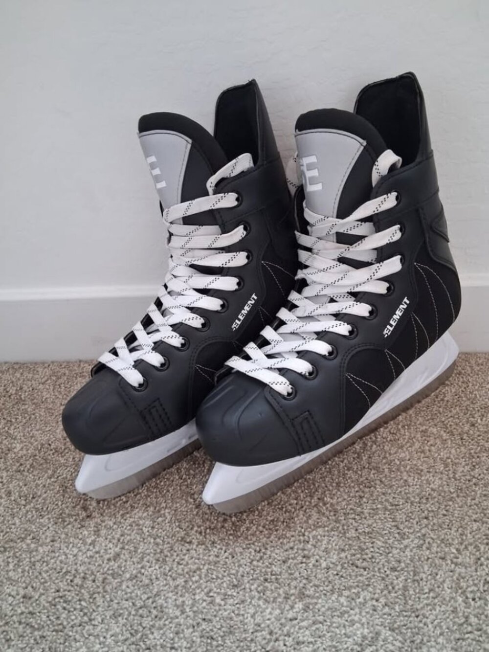 5th Element Adult Ice Hockey Skates Size 8 Black Lace Closure